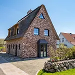 Reethuis-am-dorfteich-ferienhaus-stephanie-01 *