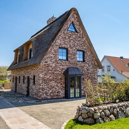 Reethuis-am-dorfteich-ferienhaus-stephanie-01 *